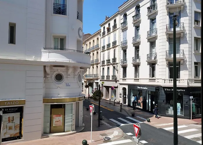 Victoria Hotel 4*