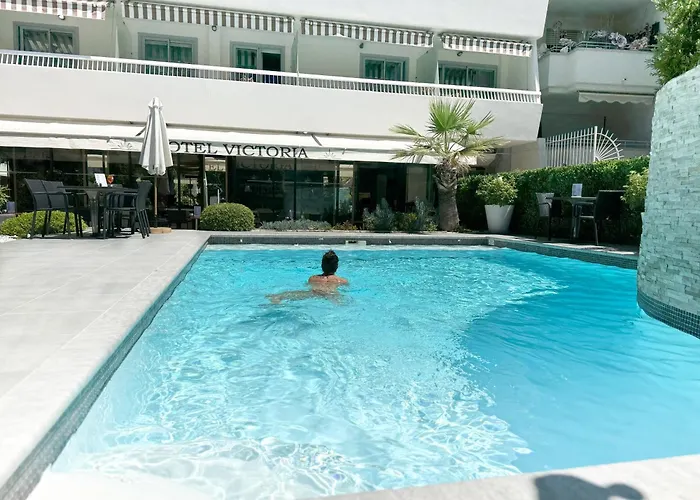 Victoria Hotel 4*