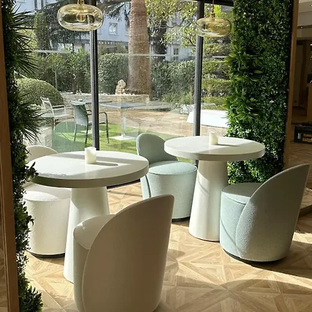 Victoria Hotel 4*