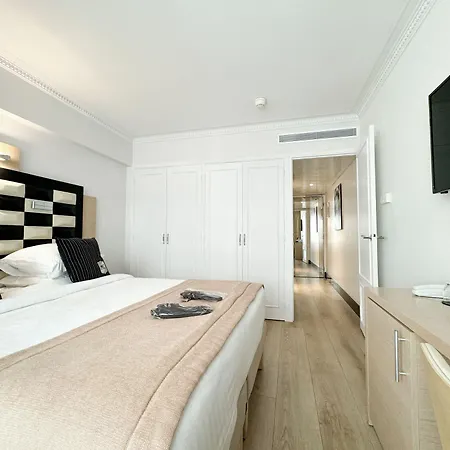 Victoria 4*
