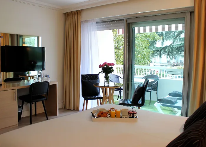 Victoria ホテル 4*