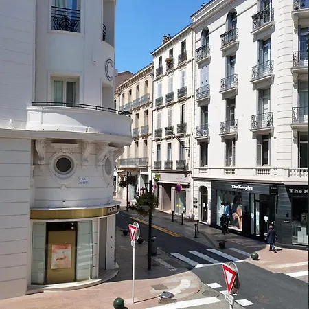 Victoria Hotel 4*